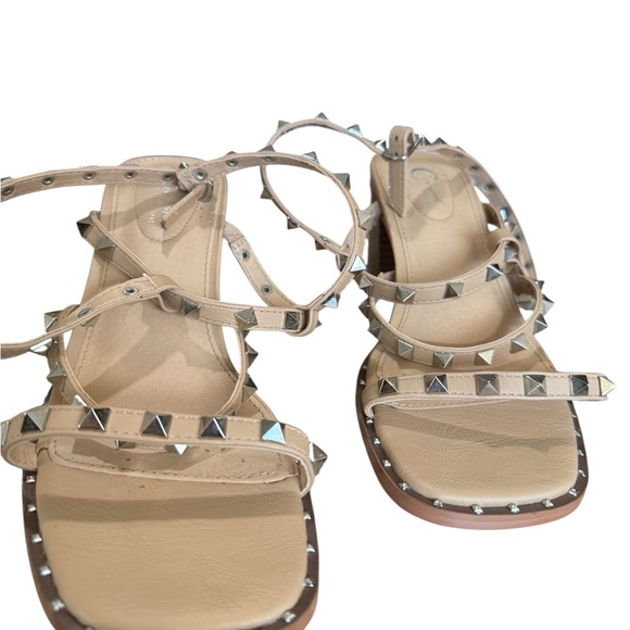 Comfortview Beige Sandals - Picture 3 of 10